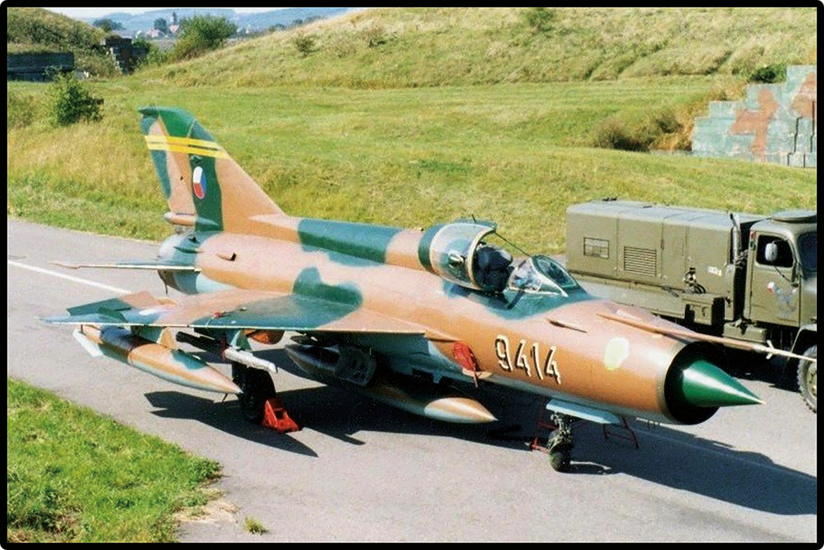Chasseur delta à entrée d'air dans le nez, échelle 1:48, vue 7