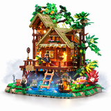 Cabane sur pilotis de la forêt tropicale, avec brume, vue principale, lumière harmonisée