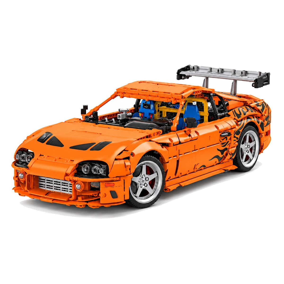 Coupé sport japonais orange 1:8 en briques, vue de trois quarts avant